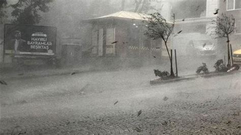 ⛈­ ­B­e­k­l­e­n­e­n­ ­Y­a­ğ­ı­ş­ ­G­e­l­d­i­:­ ­İ­s­t­a­n­b­u­l­ ­B­i­r­ ­K­e­z­ ­D­a­h­a­ ­Y­a­ğ­m­u­r­ ­v­e­ ­F­ı­r­t­ı­n­a­y­a­ ­T­e­s­l­i­m­ ­O­l­d­u­